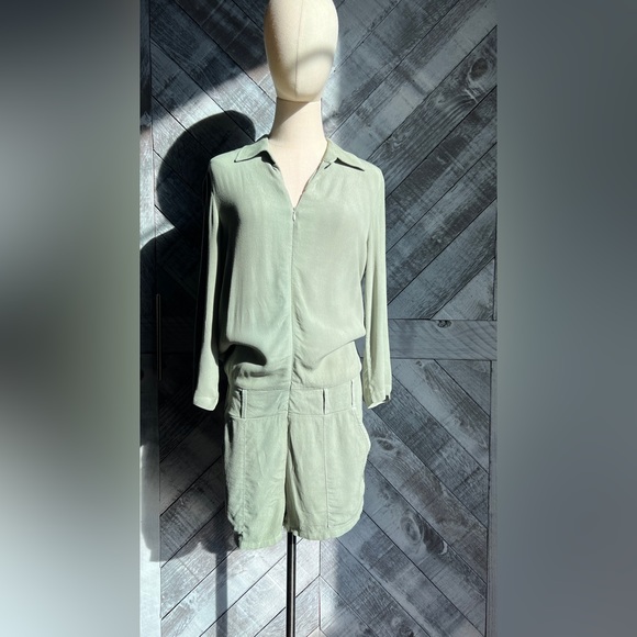 MONROW REVOLVE NWT ZIP UP ROMPER in Light Olive Green - Picture 8 of 11